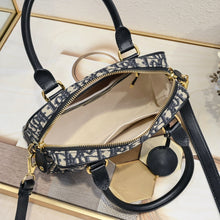 Load image into Gallery viewer, DR514 Medium D-Vibe Bowling Bag / 10x6.5x3.5inches
