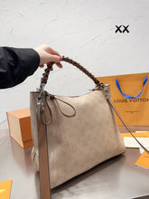 Load image into Gallery viewer, LB797 Beaubourg Hobo MM / 12 x 10.2 x 6.7 inches
