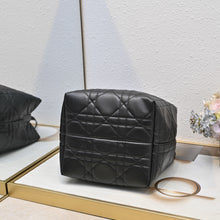 Load image into Gallery viewer, DR515 Small/Medium Dior Toujours Vertical Tote Bag
