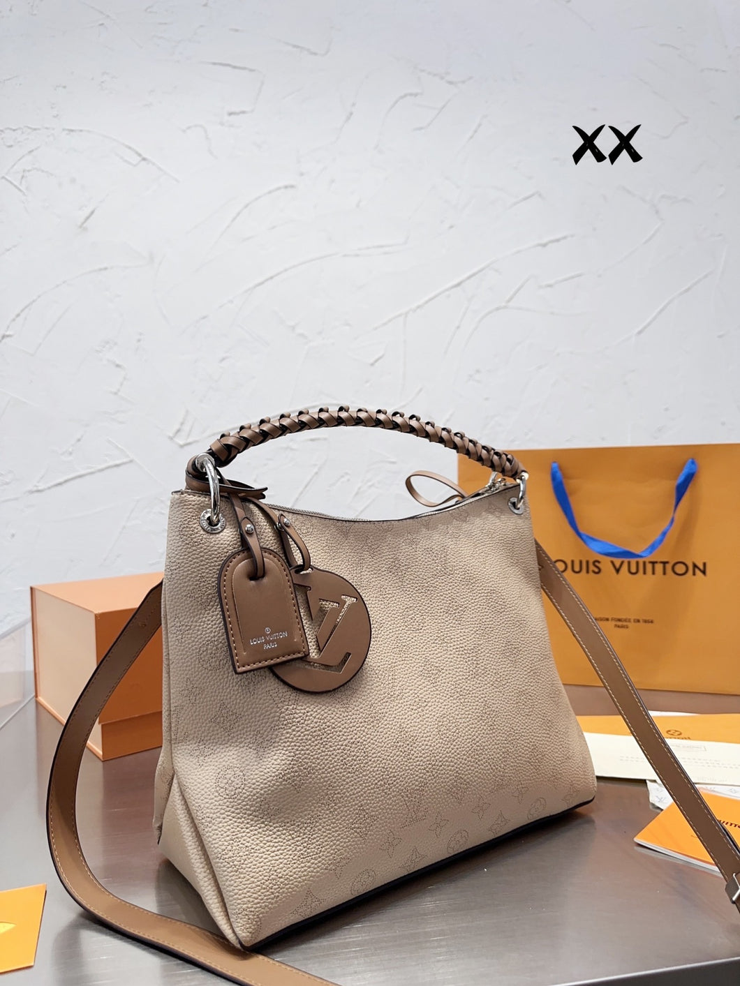 LB797 Beaubourg Hobo MM / 12 x 10.2 x 6.7 inches