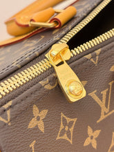 Load image into Gallery viewer, LB1540 LV Keepall Bandoulière 35 / HIGHEST QUALITY VERSION / 34 x 21 x 16 cm
