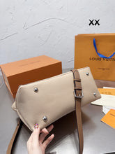 Load image into Gallery viewer, LB797 Beaubourg Hobo MM / 12 x 10.2 x 6.7 inches
