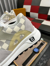 Load image into Gallery viewer, MSE082 LV Men&#39;s Sneakers / Size5-11
