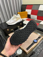 Load image into Gallery viewer, MSE082 LV Men&#39;s Sneakers / Size5-11
