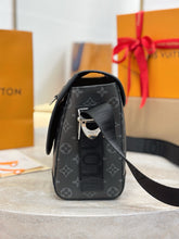 Load image into Gallery viewer, LB1543 LV Courrier Messenger Bag / HIGHEST QUALITY VERSION / 37 x 27 x 12 cm
