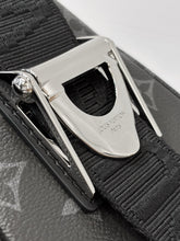 Load image into Gallery viewer, LB1543 LV Courrier Messenger Bag / HIGHEST QUALITY VERSION / 37 x 27 x 12 cm

