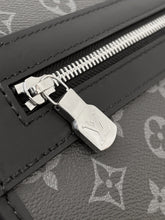 Load image into Gallery viewer, LB1543 LV Courrier Messenger Bag / HIGHEST QUALITY VERSION / 37 x 27 x 12 cm
