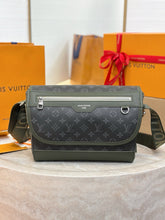 Load image into Gallery viewer, LB1544 LV Courrier Messenger Bag / HIGHEST QUALITY VERSION / 37 x 27 x 12 cm
