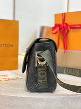 Load image into Gallery viewer, LB1544 LV Courrier Messenger Bag / HIGHEST QUALITY VERSION / 37 x 27 x 12 cm
