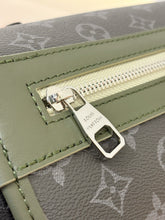 Load image into Gallery viewer, LB1544 LV Courrier Messenger Bag / HIGHEST QUALITY VERSION / 37 x 27 x 12 cm
