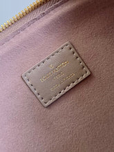 Load image into Gallery viewer, LB799 Coussin MM / HIGHEST QUALITY VERSION / 13.4 x 9.4 x 4.7 inches
