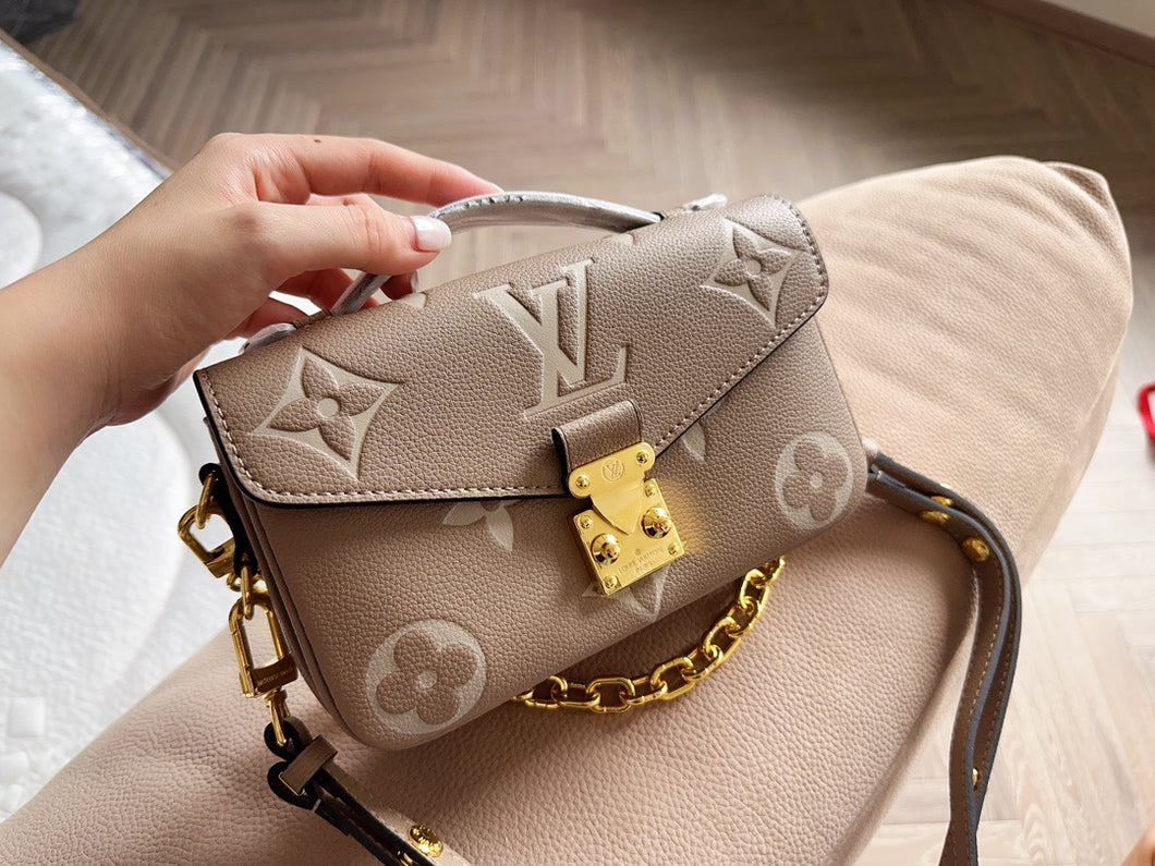 LB834 Pochette Métis East West / 8.5 x 5.3 x 2.4 inches