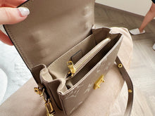 Load image into Gallery viewer, LB834 Pochette Métis East West / 8.5 x 5.3 x 2.4 inches
