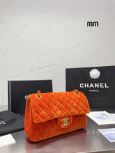 Load image into Gallery viewer, CC844 Classic Handbag / 6 × 9.9 × 2.5 in
