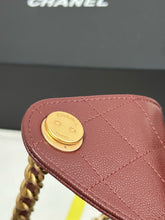Load image into Gallery viewer, CC1161 CHANEL 25 Small/Medium Handbag / HIGHEST QUALITY VERSION
