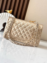 Load image into Gallery viewer, CC1169 Classic Handbag / HIGHEST QUALITY VERSION / 6 × 9.9 × 2.5 in

