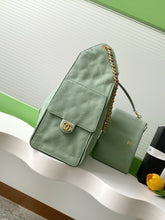 Load image into Gallery viewer, CC1162 CHANEL 25 Small/Medium Handbag / HIGHEST QUALITY VERSION
