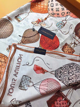 Load image into Gallery viewer, CLTH425 LB Up And Away Square 90 / 35.4 x 35.4 inches
