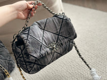 Load image into Gallery viewer, CC892 CC 19 Large Handbag / 7.8 × 11.7 × 3.9 in
