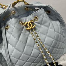 Load image into Gallery viewer, CC1165 CHANEL 25 Small/Medium Handbag / HIGHEST QUALITY VERSION
