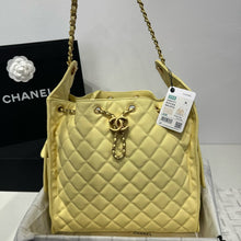 Load image into Gallery viewer, CC1166 CHANEL 25 Small/Medium Handbag / HIGHEST QUALITY VERSION
