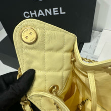 Load image into Gallery viewer, CC1166 CHANEL 25 Small/Medium Handbag / HIGHEST QUALITY VERSION
