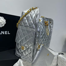 Load image into Gallery viewer, CC1167 CHANEL 25 Small/Medium Handbag / HIGHEST QUALITY VERSION
