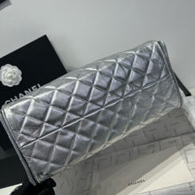 Load image into Gallery viewer, CC1167 CHANEL 25 Small/Medium Handbag / HIGHEST QUALITY VERSION
