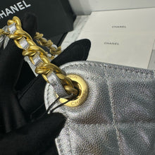 Load image into Gallery viewer, CC1167 CHANEL 25 Small/Medium Handbag / HIGHEST QUALITY VERSION
