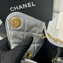 Load image into Gallery viewer, CC1167 CHANEL 25 Small/Medium Handbag / HIGHEST QUALITY VERSION
