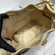 Load image into Gallery viewer, CC1164 CHANEL 25 Small/Medium Handbag / HIGHEST QUALITY VERSION
