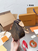 Load image into Gallery viewer, LB837 Monogram Pochette / 9x5.1x1.2inch
