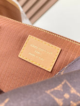 Load image into Gallery viewer, LB1550 LV Jet Lag Medium Bag / HIGHEST QUALITY VERSION  / 30 x 37 x 17 cm

