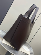 Load image into Gallery viewer, YSK433 Y Tote in Leather / 14.6 &quot; x 12.6&quot; x 2.8–8.7&quot; / HIGHEST QUALITY VERSION
