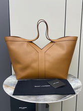 Load image into Gallery viewer, YSK434 Y Tote in Leather / 14.6 &quot; x 12.6&quot; x 2.8–8.7&quot; / HIGHEST QUALITY VERSION
