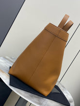 Load image into Gallery viewer, YSK434 Y Tote in Leather / 14.6 &quot; x 12.6&quot; x 2.8–8.7&quot; / HIGHEST QUALITY VERSION
