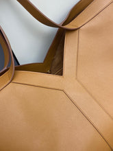 Load image into Gallery viewer, YSK434 Y Tote in Leather / 14.6 &quot; x 12.6&quot; x 2.8–8.7&quot; / HIGHEST QUALITY VERSION
