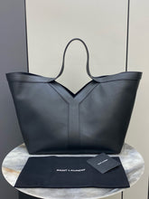 Load image into Gallery viewer, YSK435 Y Tote in Leather / 14.6 &quot; x 12.6&quot; x 2.8–8.7&quot; / HIGHEST QUALITY VERSION
