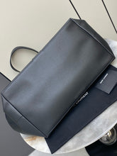 Load image into Gallery viewer, YSK435 Y Tote in Leather / 14.6 &quot; x 12.6&quot; x 2.8–8.7&quot; / HIGHEST QUALITY VERSION
