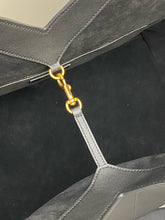 Load image into Gallery viewer, YSK435 Y Tote in Leather / 14.6 &quot; x 12.6&quot; x 2.8–8.7&quot; / HIGHEST QUALITY VERSION
