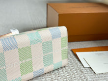 Load image into Gallery viewer, LB976 OnTheGo MM / 13.8 x 10.6 x 5.5 inches
