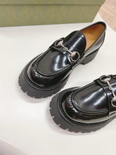 Load image into Gallery viewer, SE1512 GUCCI Women&#39;s loafer with Horsebit / Size5-11

