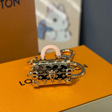 Load image into Gallery viewer, JW1017 LV Bag Charm &amp; Key Holder
