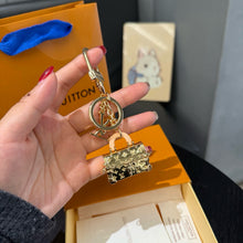 Load image into Gallery viewer, JW1017 LV Bag Charm &amp; Key Holder

