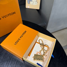 Load image into Gallery viewer, JW1017 LV Bag Charm &amp; Key Holder
