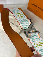 Load image into Gallery viewer, BL244 LV Initiales 40mm Belt
