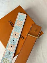Load image into Gallery viewer, BL243 LV Initiales 40mm Belt
