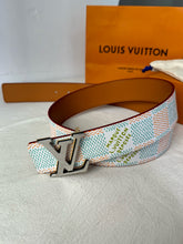 Load image into Gallery viewer, BL244 LV Initiales 40mm Belt
