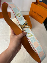 Load image into Gallery viewer, BL244 LV Initiales 40mm Belt
