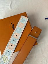 Load image into Gallery viewer, BL244 LV Initiales 40mm Belt
